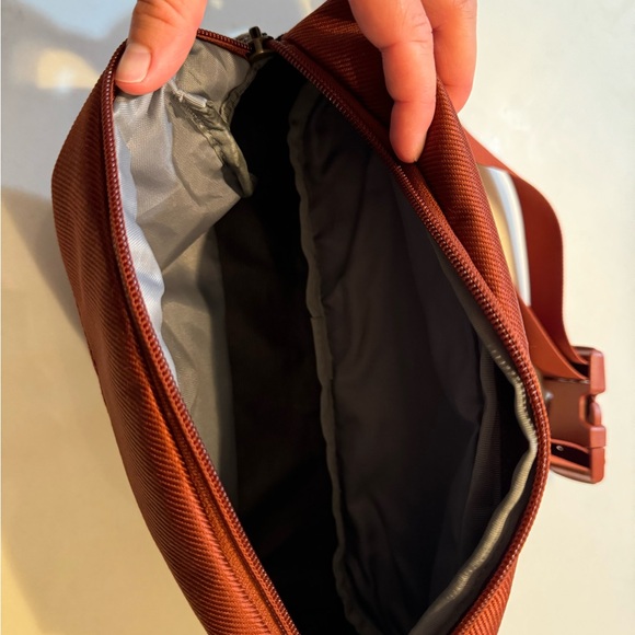 North Face crossbody sling bag - Picture 3 of 4